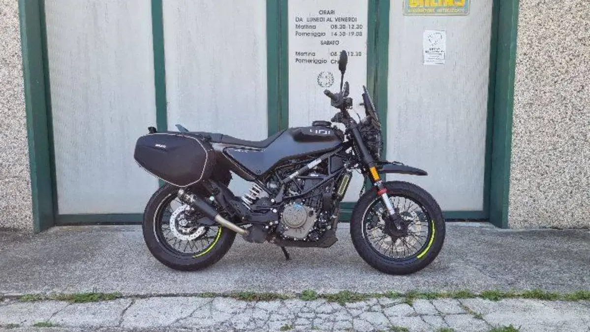 Husqvarna Svartpilen 401 (2021 - 23) (2)
