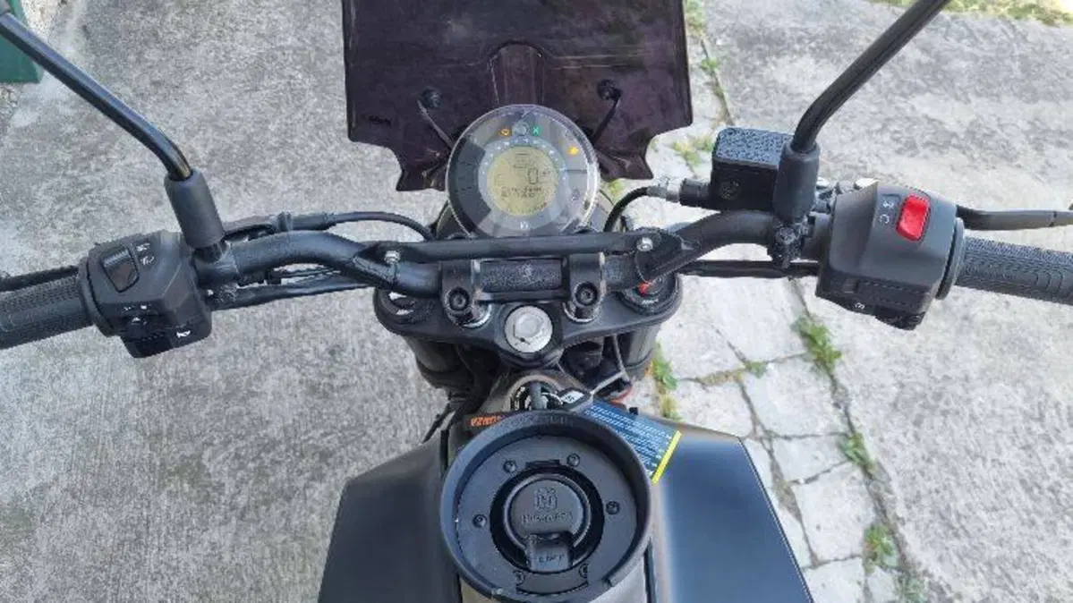 Husqvarna Svartpilen 401 (2021 - 23) (8)