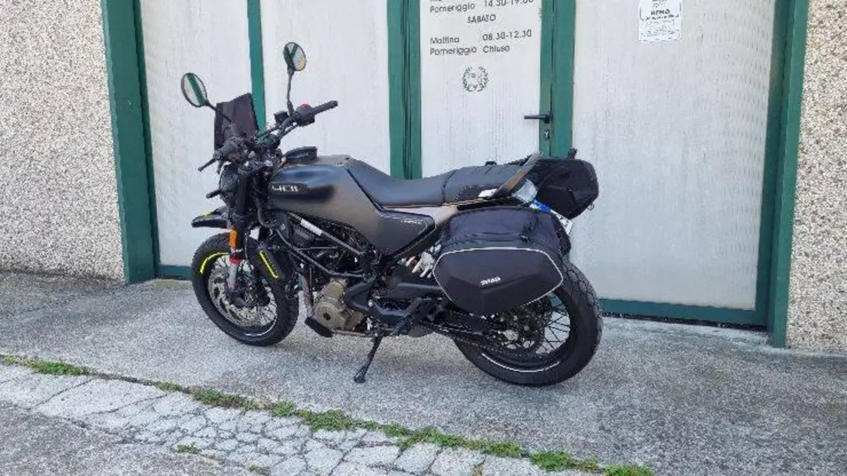 Husqvarna Svartpilen 401 (2021 - 23) (4)