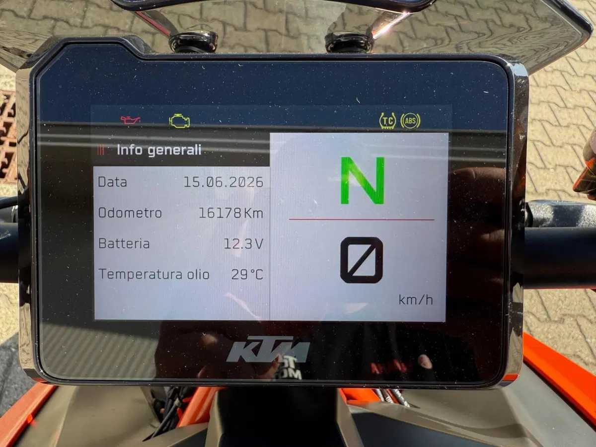 KTM 1290 Super Duke R (2021) (5)