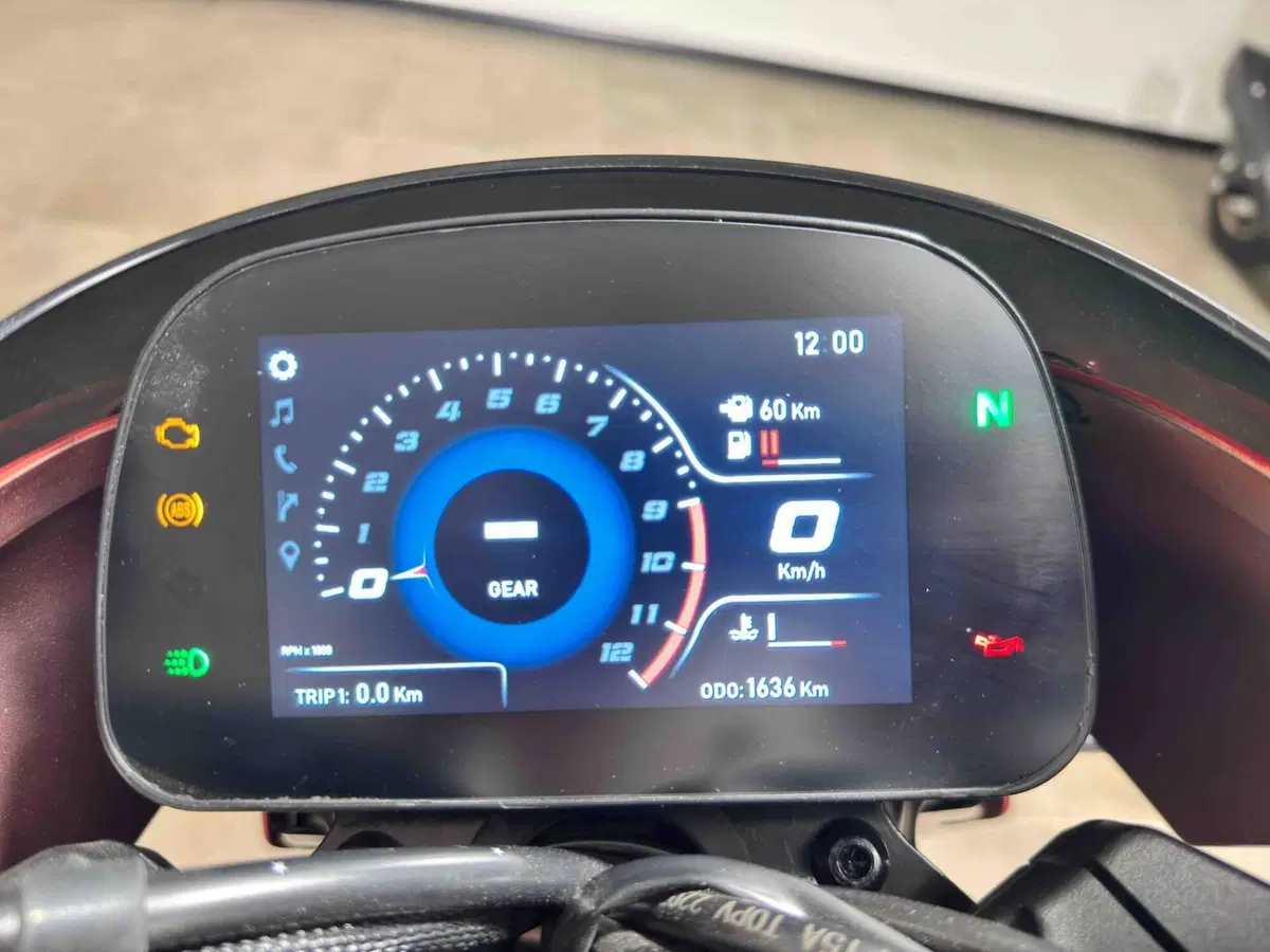 Moto Morini SEIEMMEZZO STR (2022 - 26) (5)