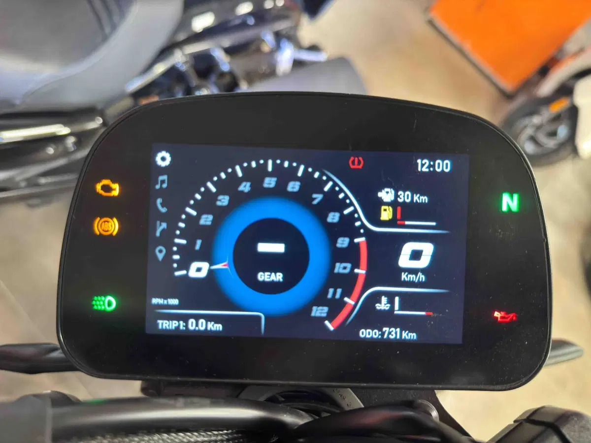 Moto Morini SEIEMMEZZO STR (2022 - 26) (5)