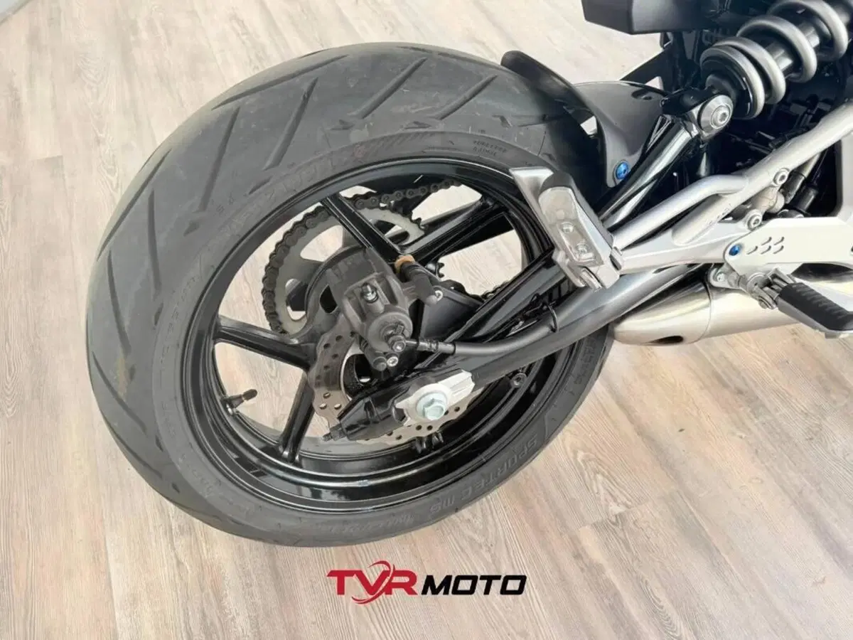 Kawasaki ER-6N (2009 - 11) (5)