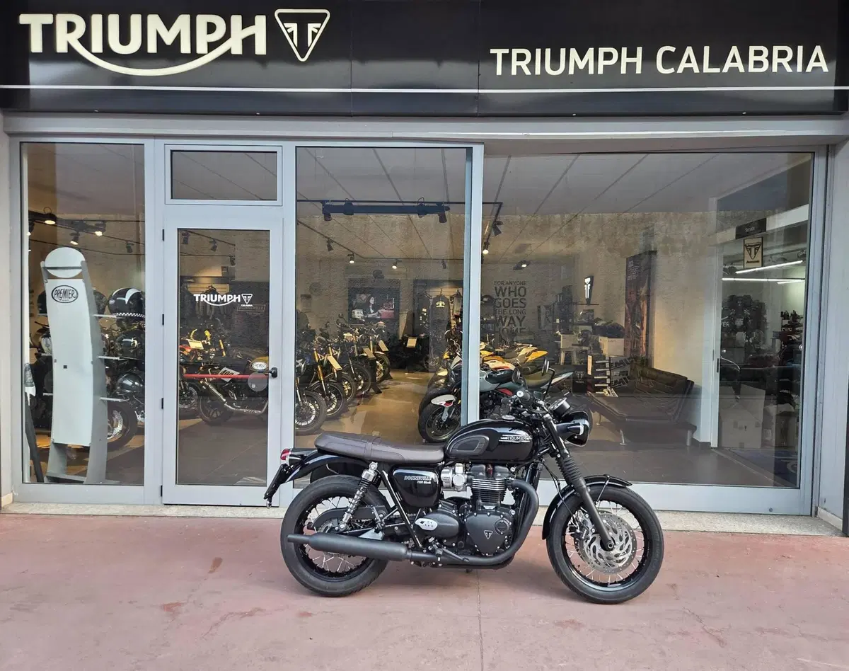 Triumph Bonneville T120 Black (2021 - 25) (2)