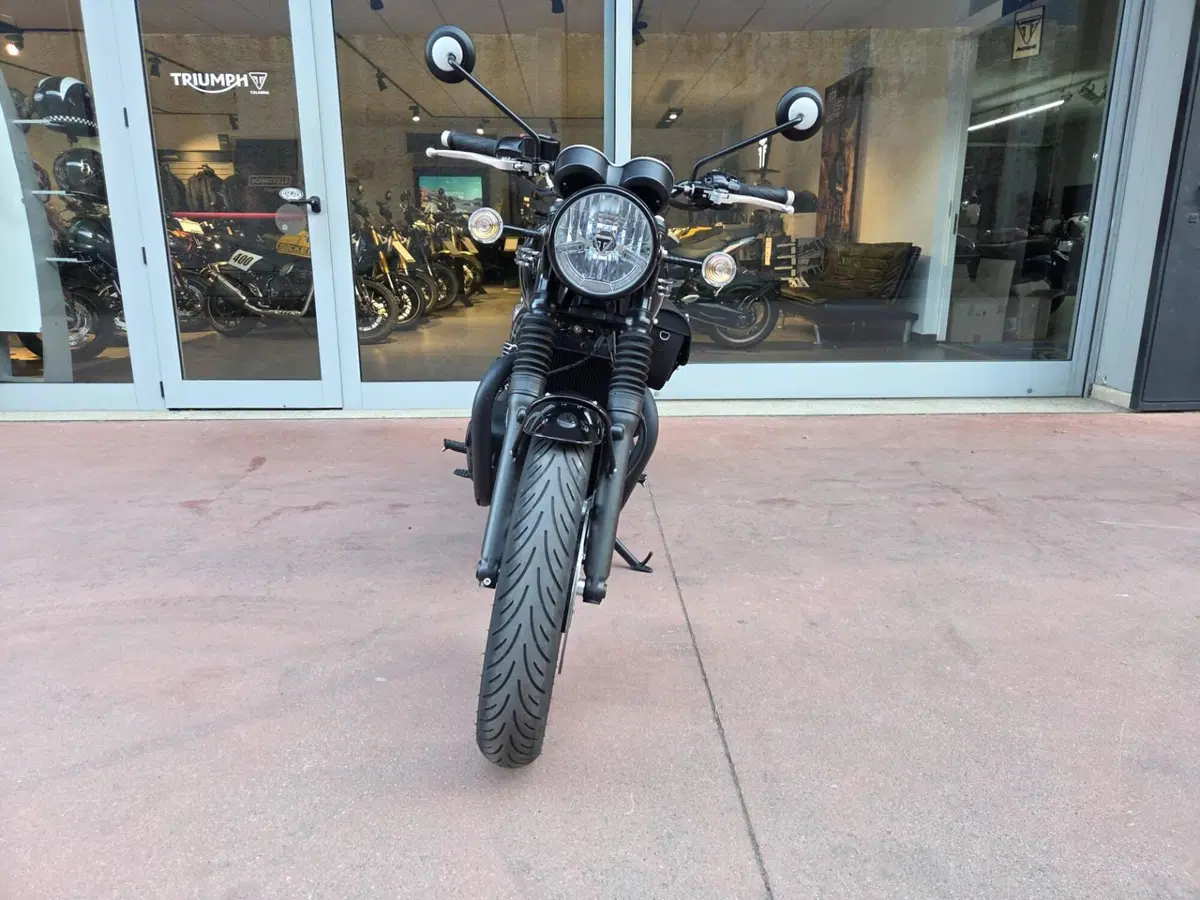 Triumph Bonneville T120 Black (2021 - 25) (5)