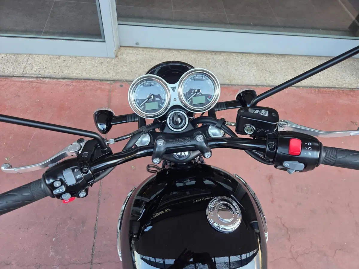 Triumph Bonneville T120 Black (2021 - 25) (12)