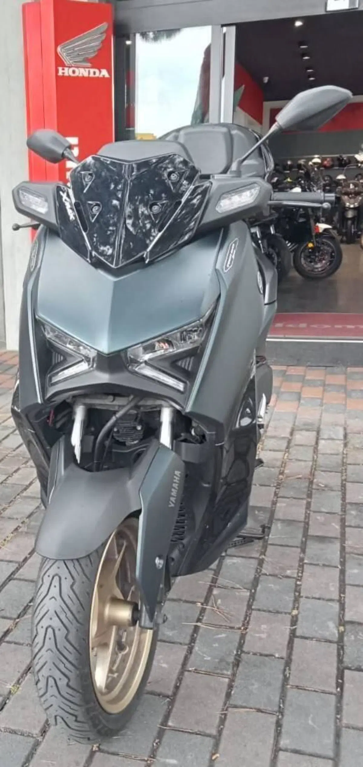 Yamaha X-Max 300 Tech Max (2021 - 24) (3)