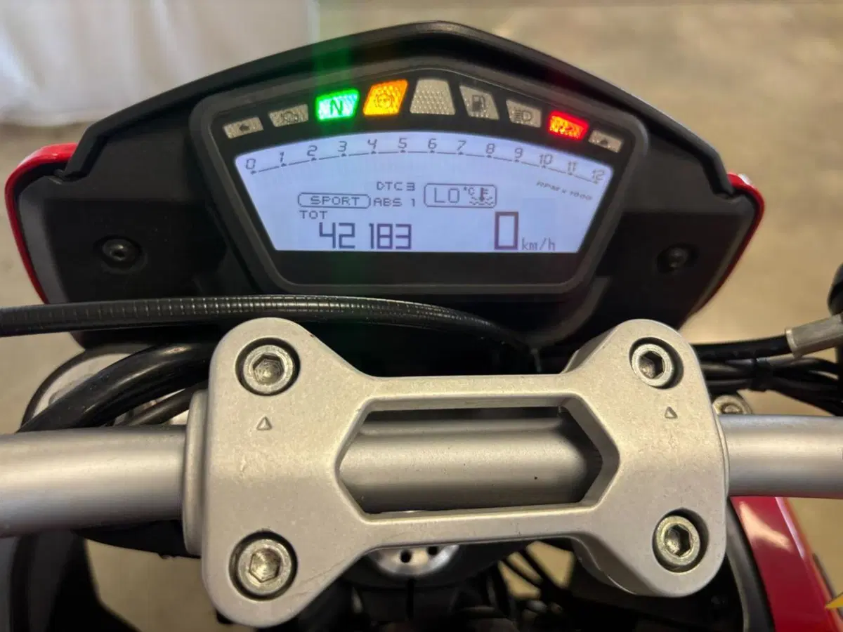 Ducati Hyperstrada 821 (2013 - 15) (13)