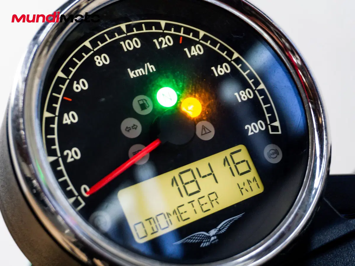 Moto Guzzi V7 III Stone (2017 - 20) (12)