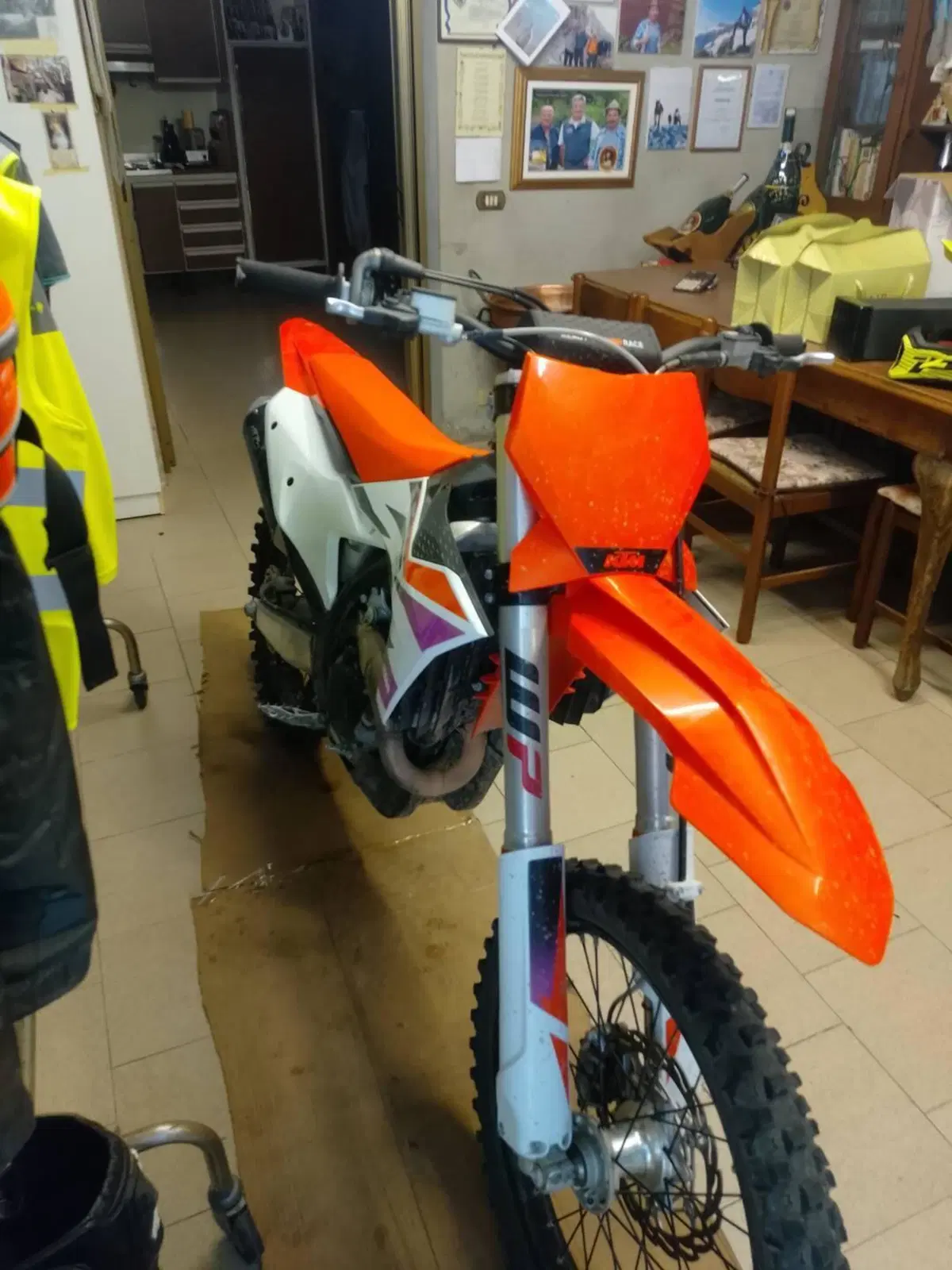 KTM 250 SX-F (2024) (7)