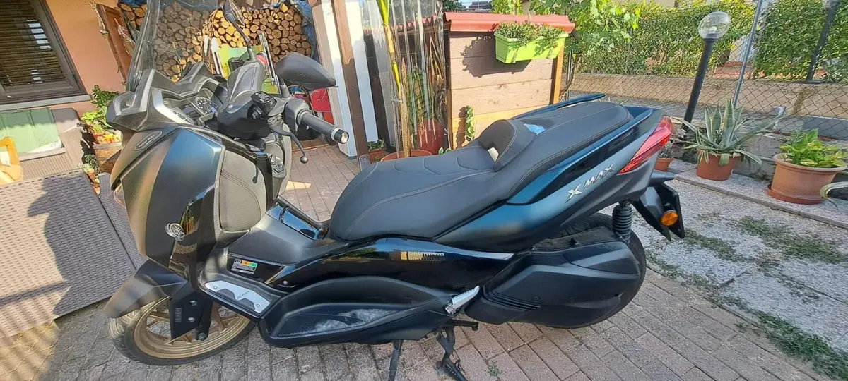 Yamaha X-Max 300 Tech Max (2021 - 24) (2)