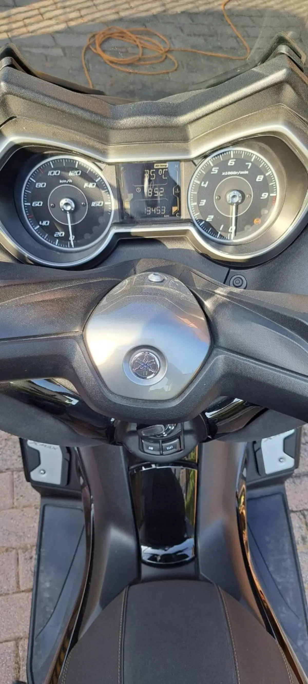 Yamaha X-Max 300 Tech Max (2021 - 24) (4)
