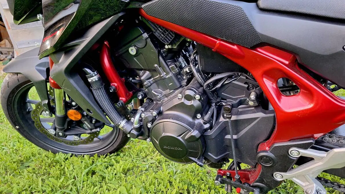Honda CB 750 Hornet (2023 - 24) (5)
