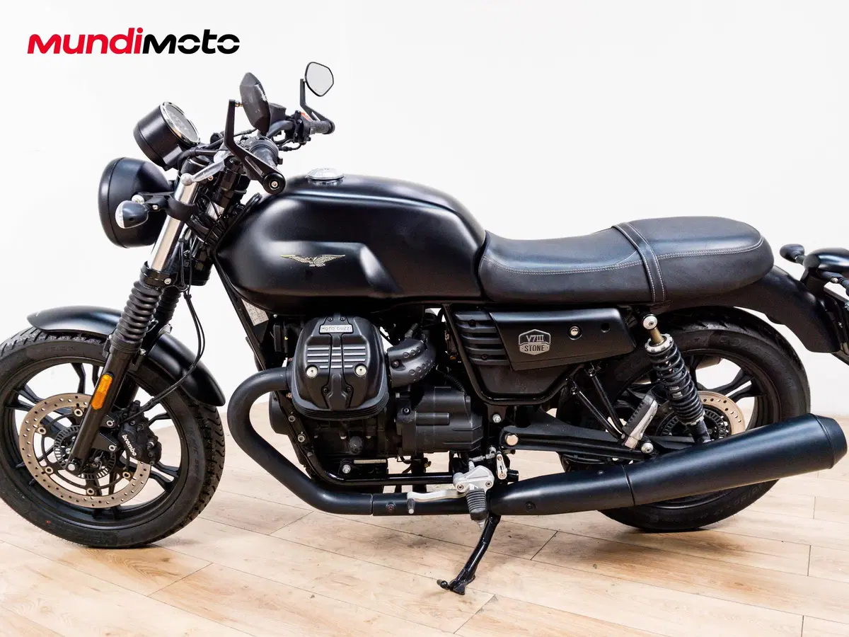 Moto Guzzi V7 III Stone Night Pack (2019 - 20) (6)