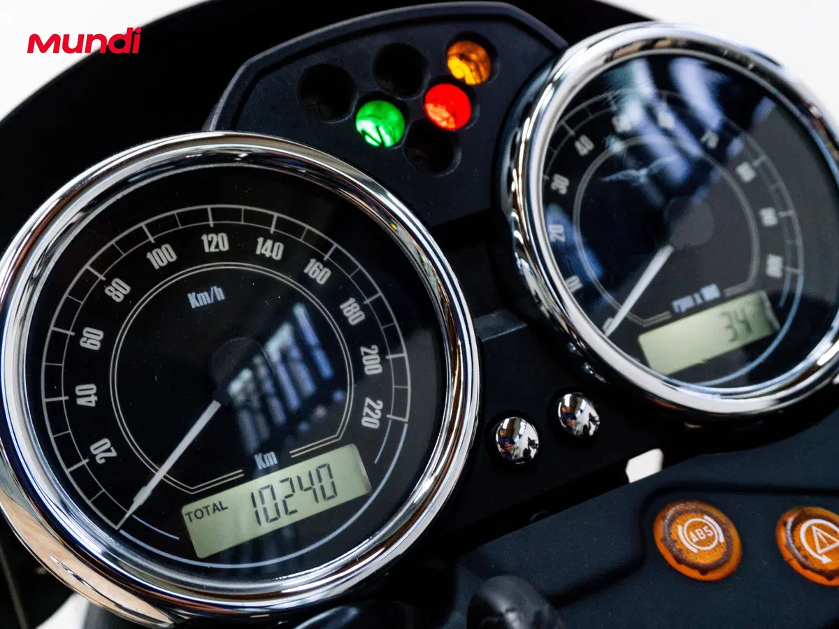 Moto Guzzi V7 II Stone (2015 - 17) (12)