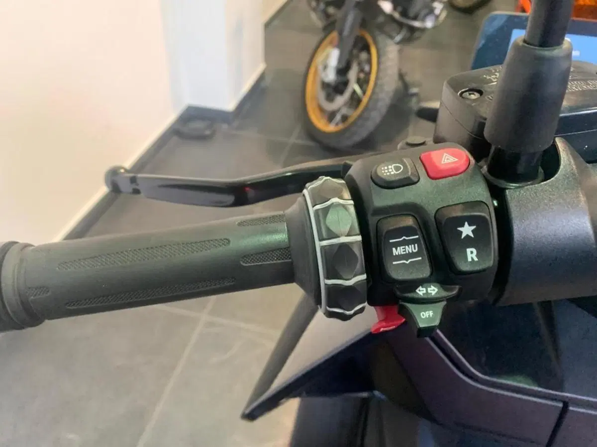Bmw CE 04 (2021 - 25) (5)