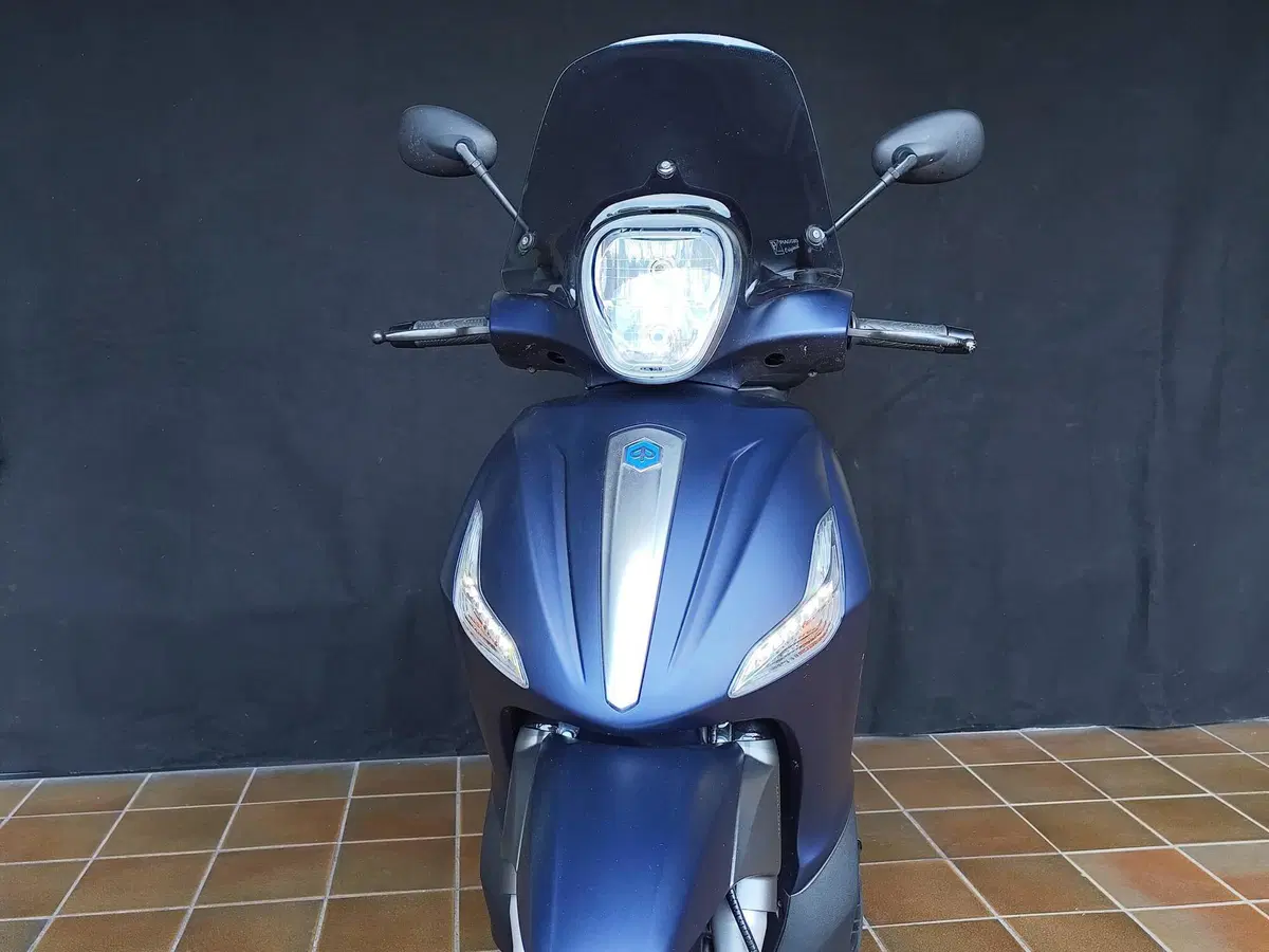 Piaggio Beverly 300 i.e. ABS-ASR (2016 - 20) (3)