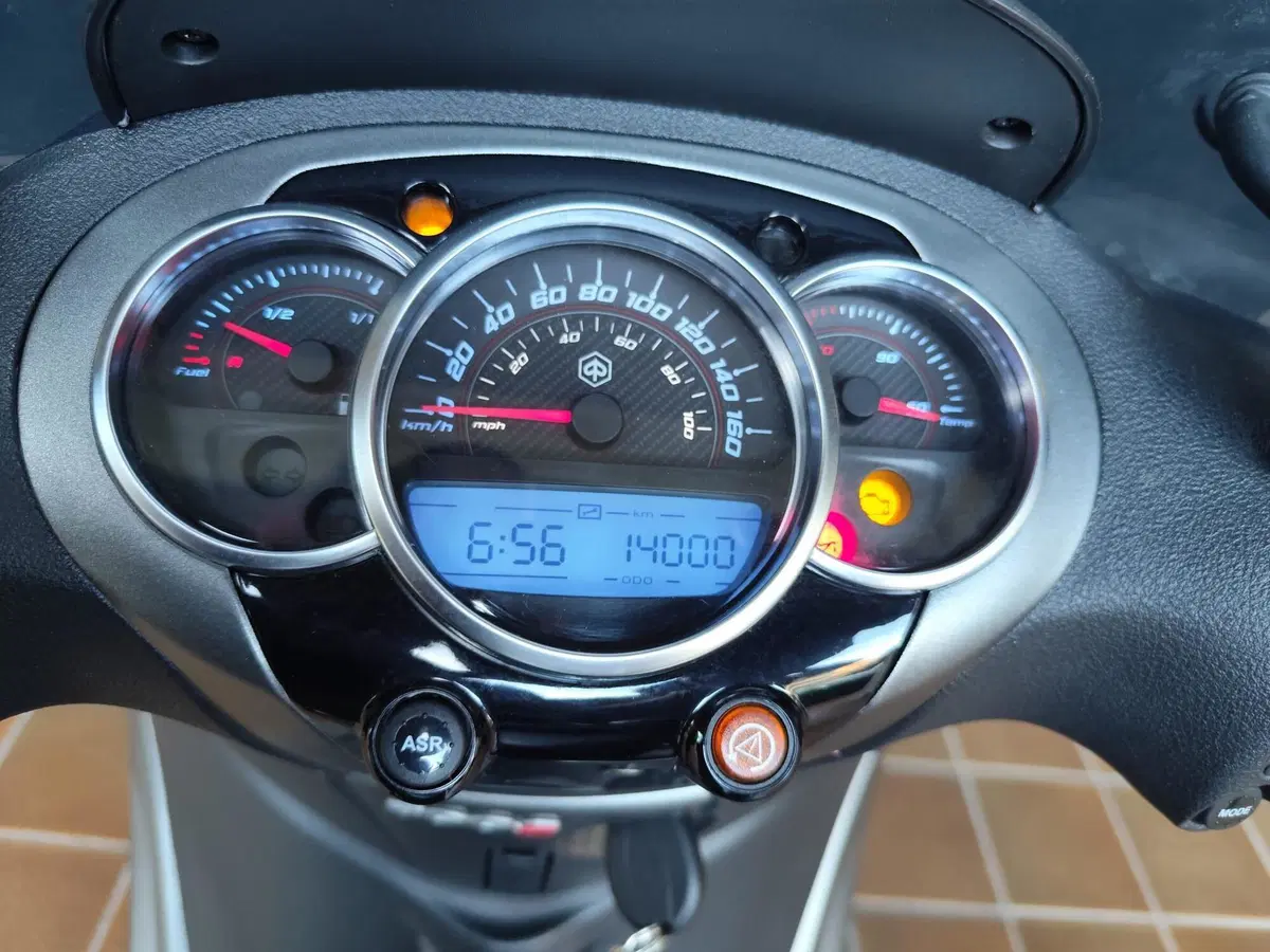 Piaggio Beverly 300 i.e. ABS-ASR (2016 - 20) (5)