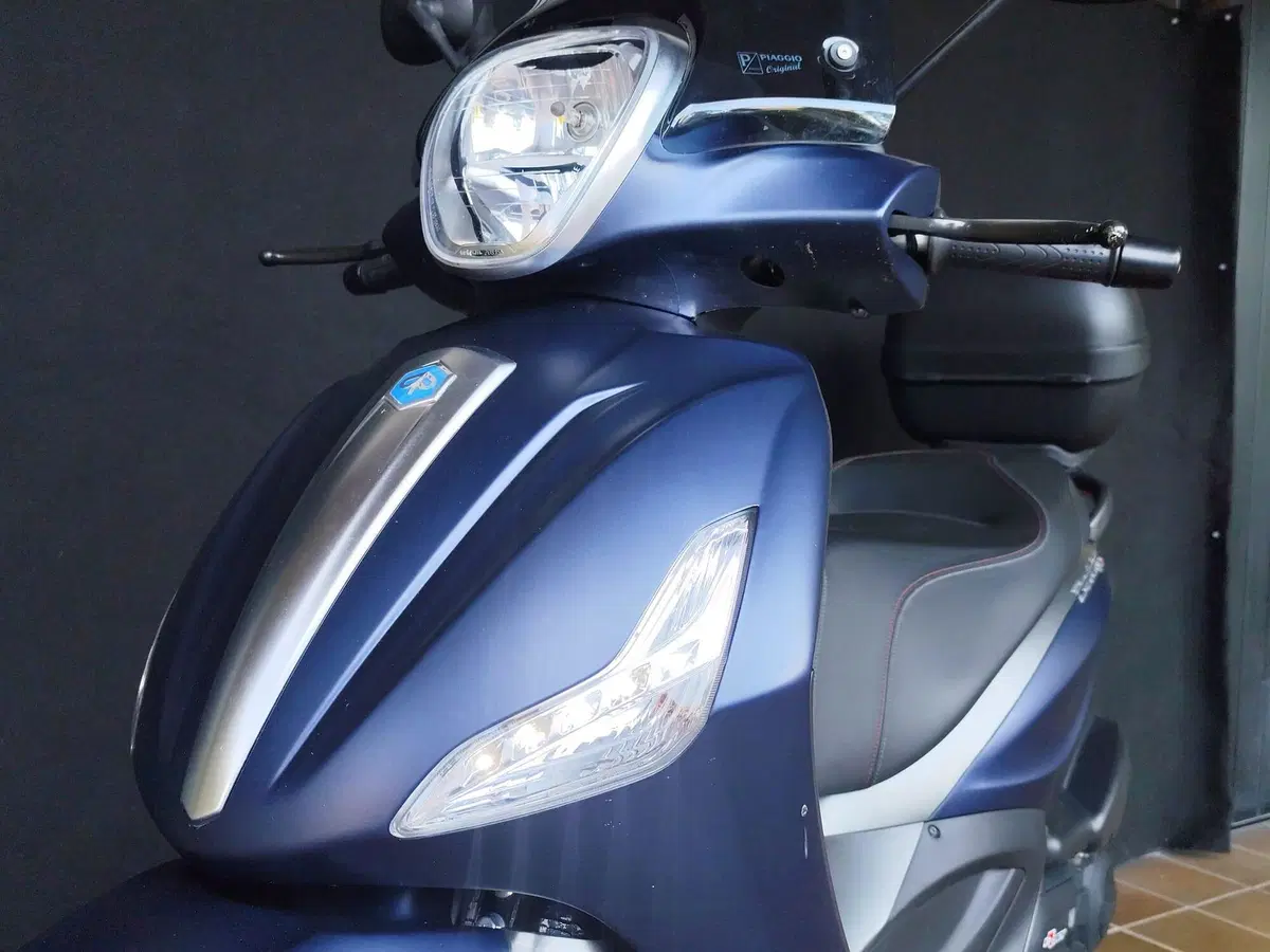 Piaggio Beverly 300 i.e. ABS-ASR (2016 - 20) (9)