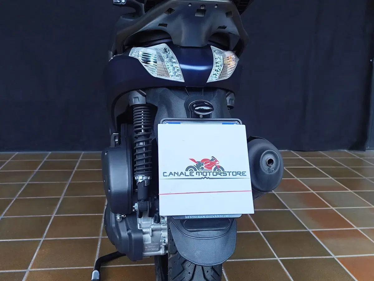 Piaggio Beverly 300 i.e. ABS-ASR (2016 - 20) (12)