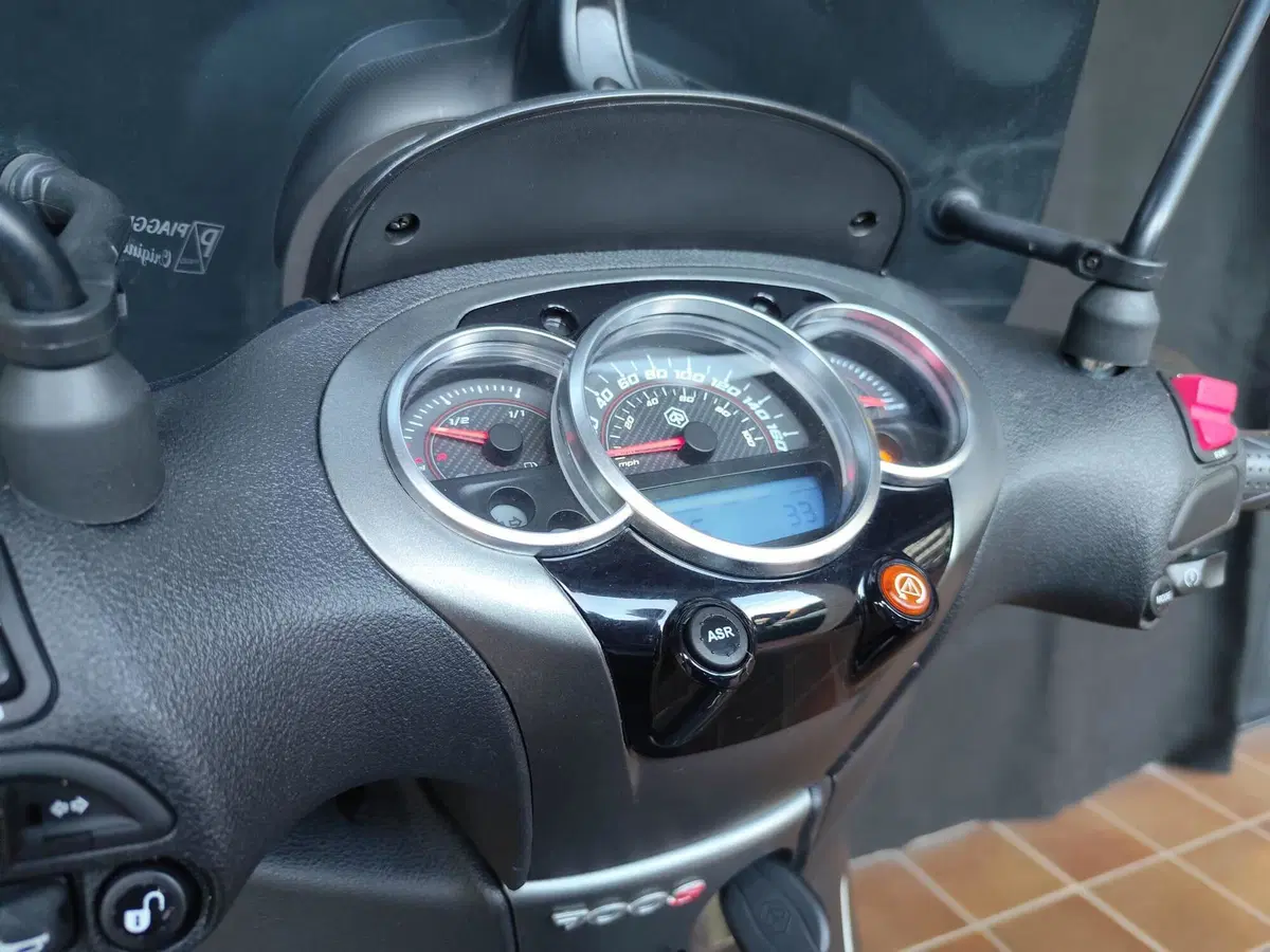 Piaggio Beverly 300 i.e. ABS-ASR (2016 - 20) (18)