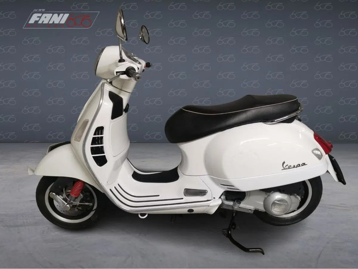 Vespa GTS 300 (2010 - 14) (2)