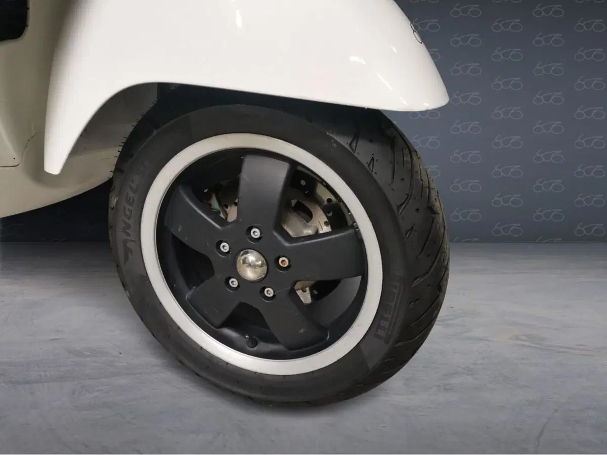 Vespa GTS 300 (2010 - 14) (5)