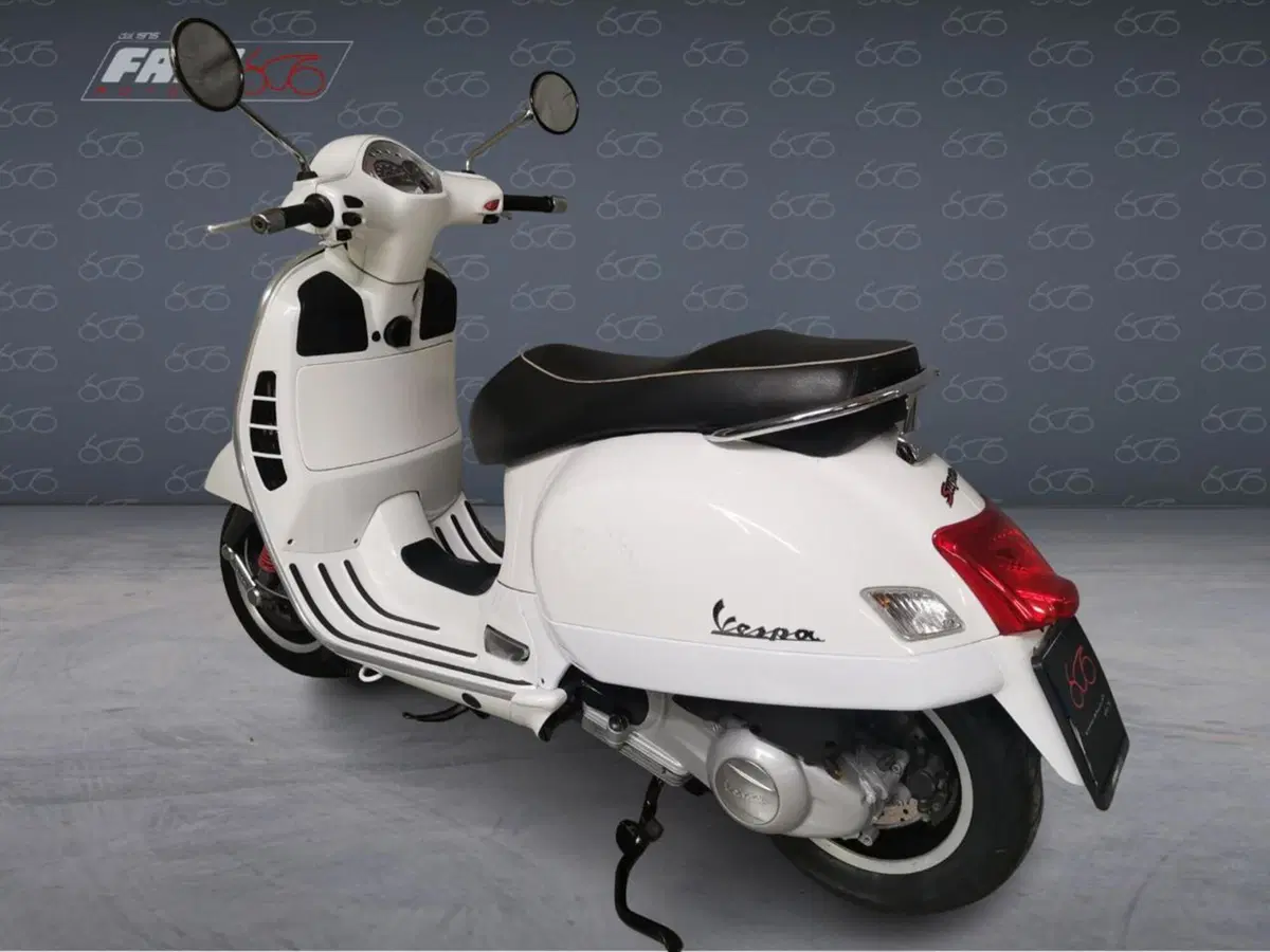 Vespa GTS 300 (2010 - 14) (7)