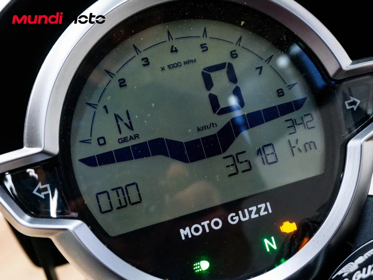 Moto Guzzi V7 850 Stone Special Abs (2021) (12)