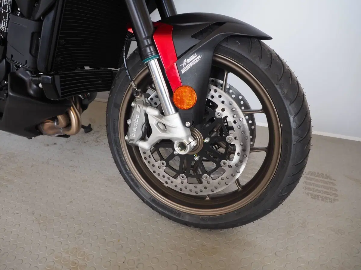 MV Agusta Turismo Veloce 800 Lusso SCS (2021 - 26) (7)