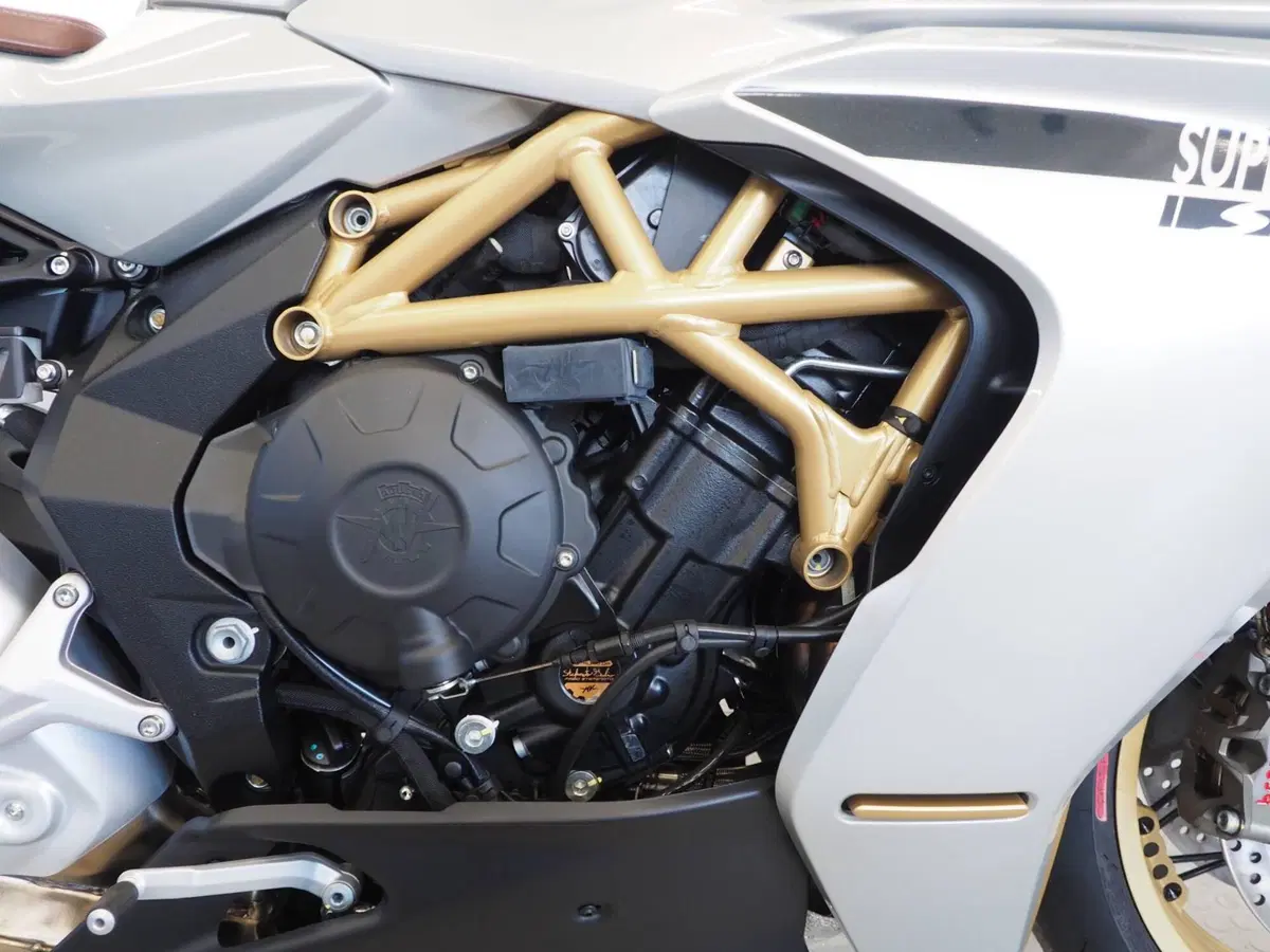 MV Agusta Superveloce 800 S (2021 - 25) (2)