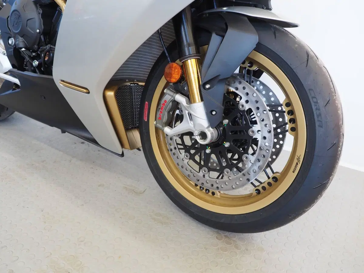 MV Agusta Superveloce 800 S (2021 - 25) (4)
