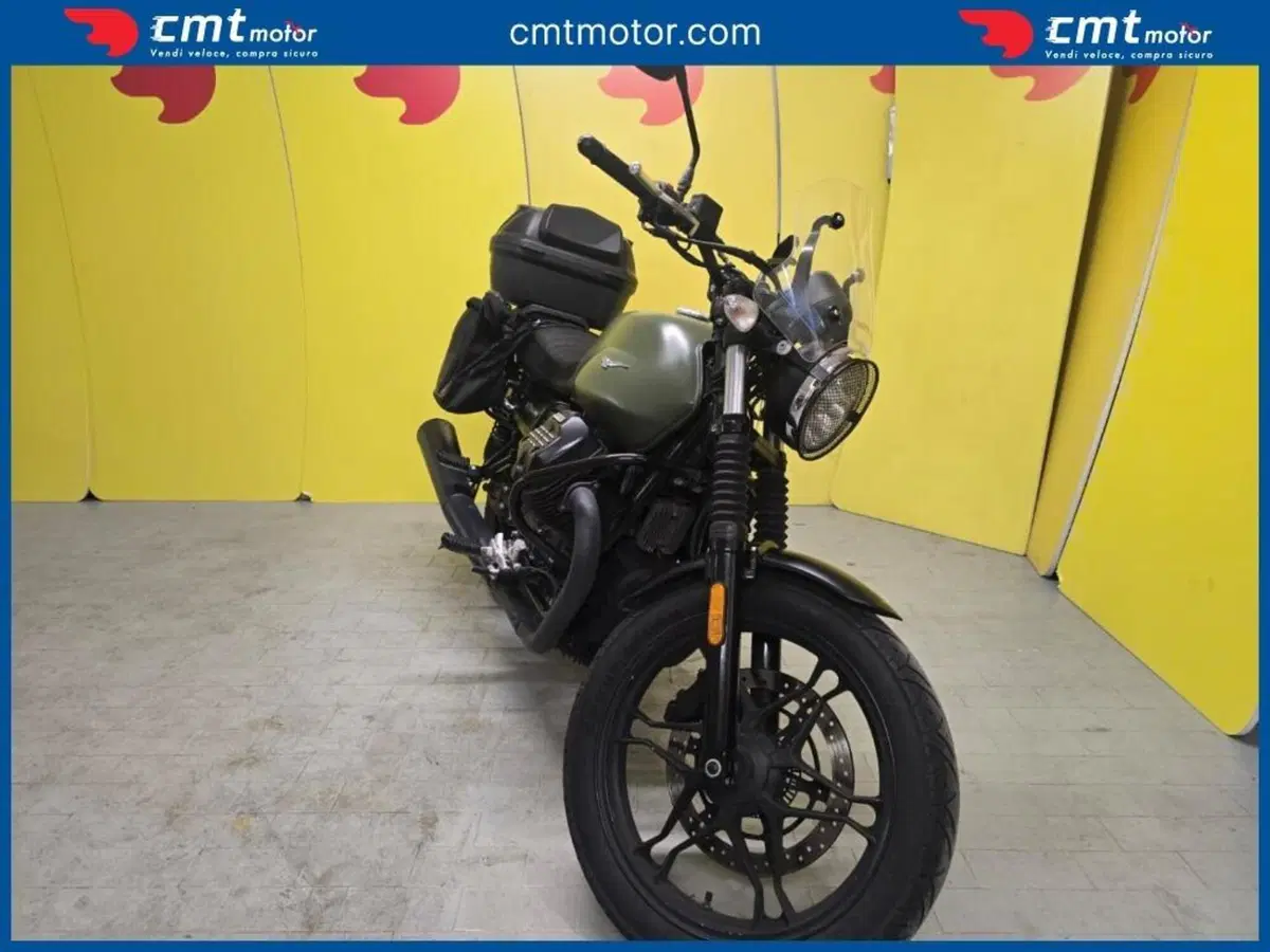 Moto Guzzi V7 II Stone (2015 - 17) (2)
