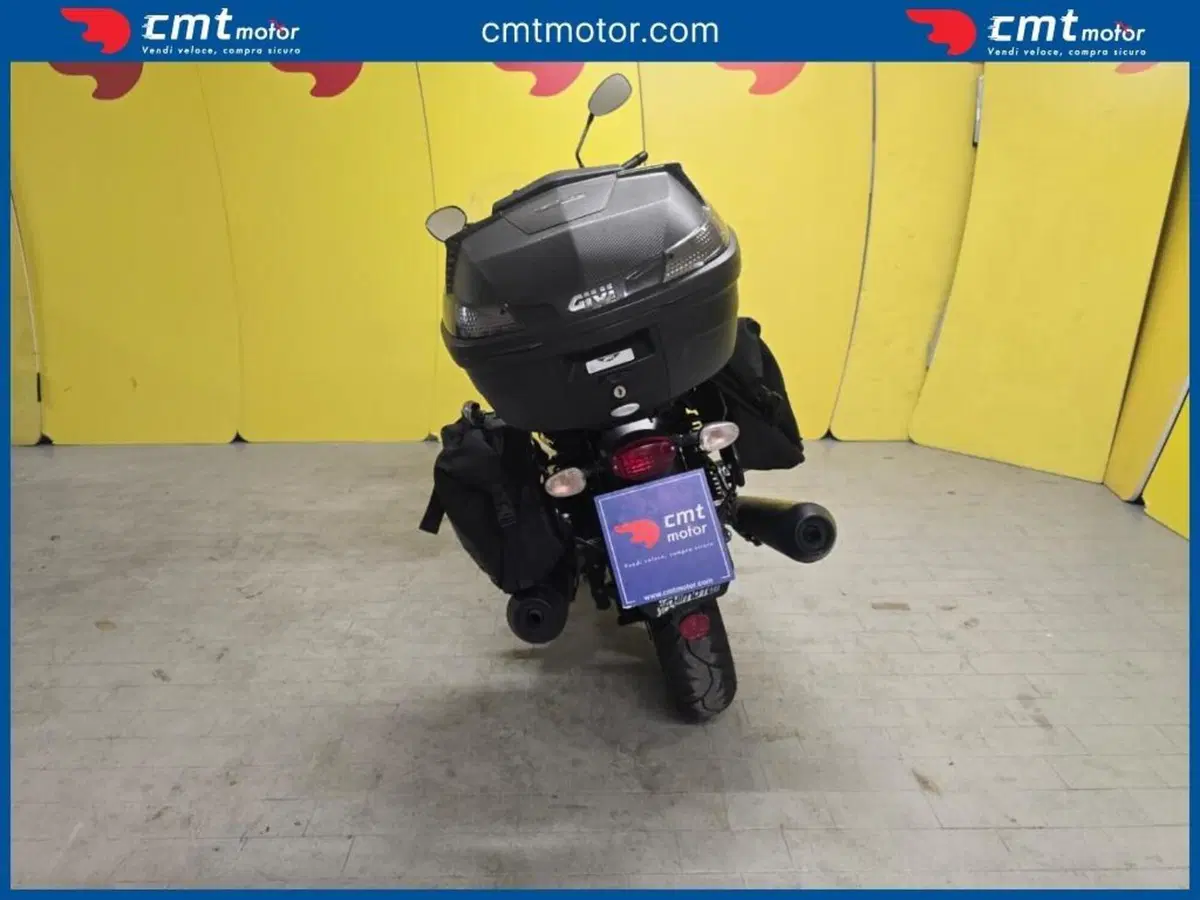 Moto Guzzi V7 II Stone (2015 - 17) (4)