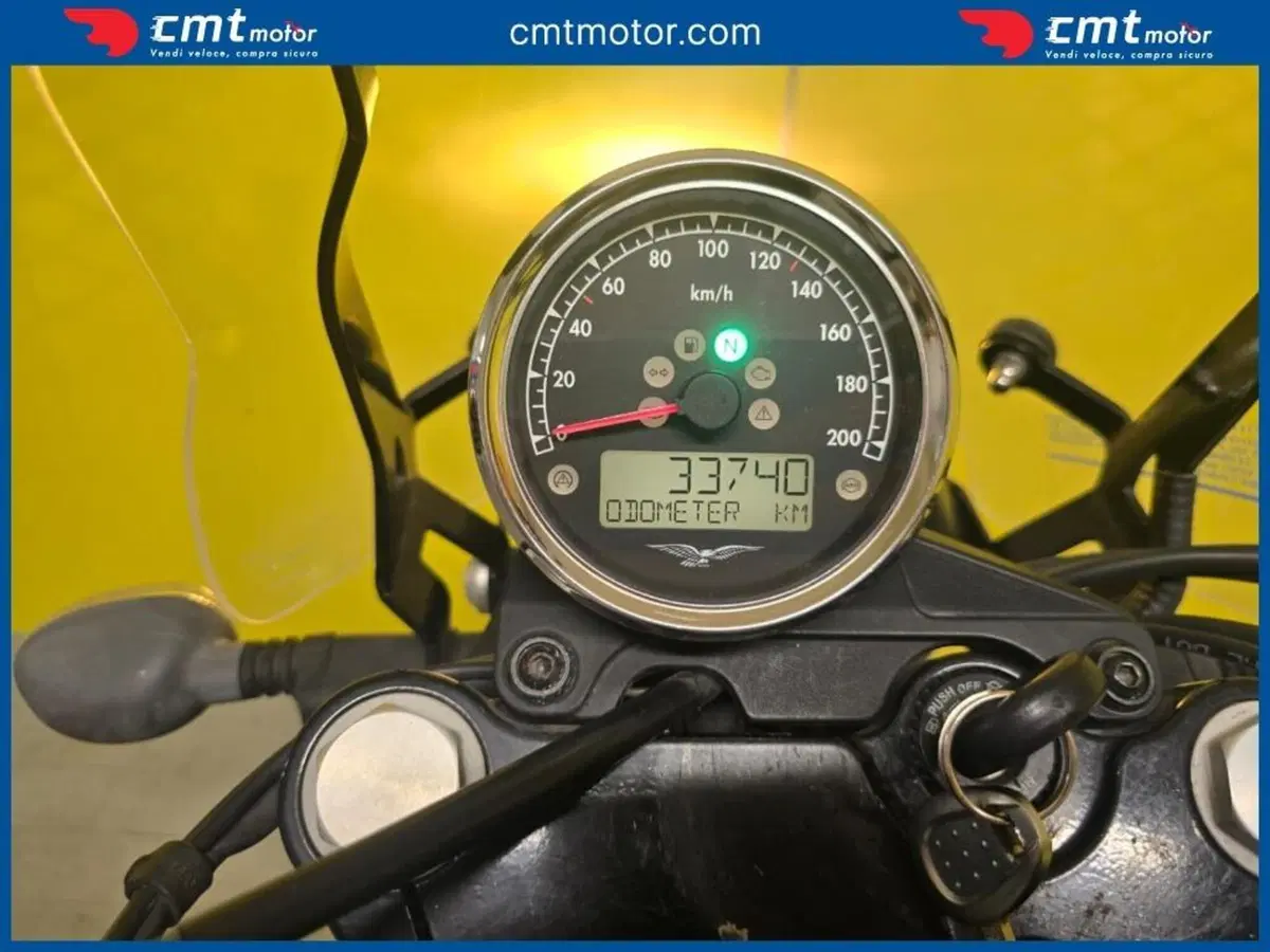 Moto Guzzi V7 II Stone (2015 - 17) (6)