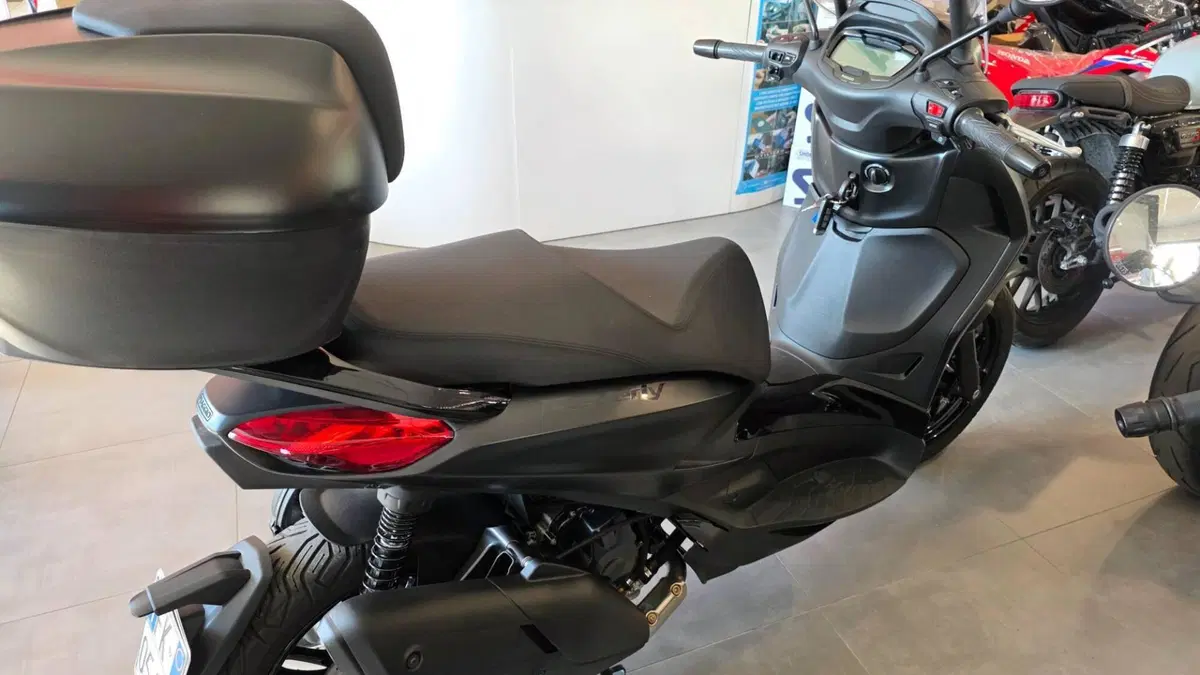 Piaggio Beverly 400 ABS-ASR (2021 - 24) (4)
