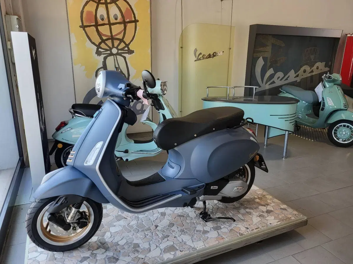 Vespa Primavera 125 Officina 8 (2026)