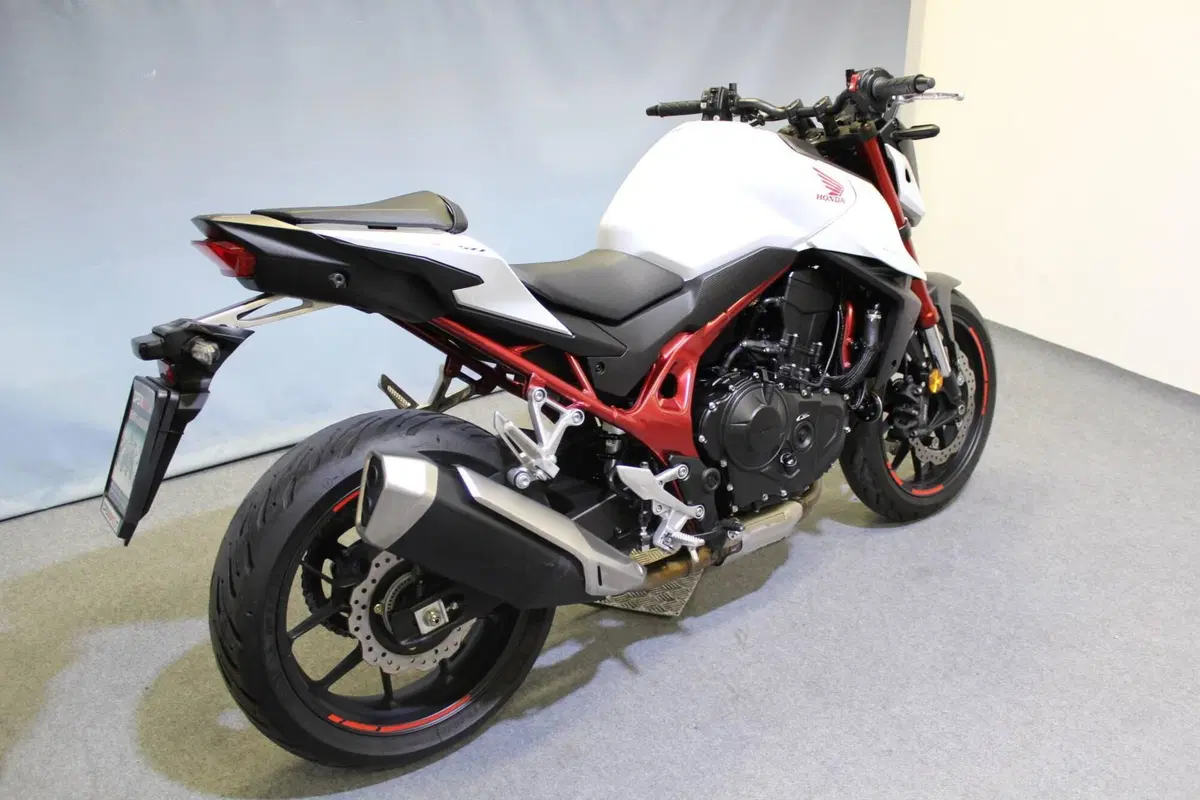 Honda CB 750 Hornet (2023 - 24) (4)