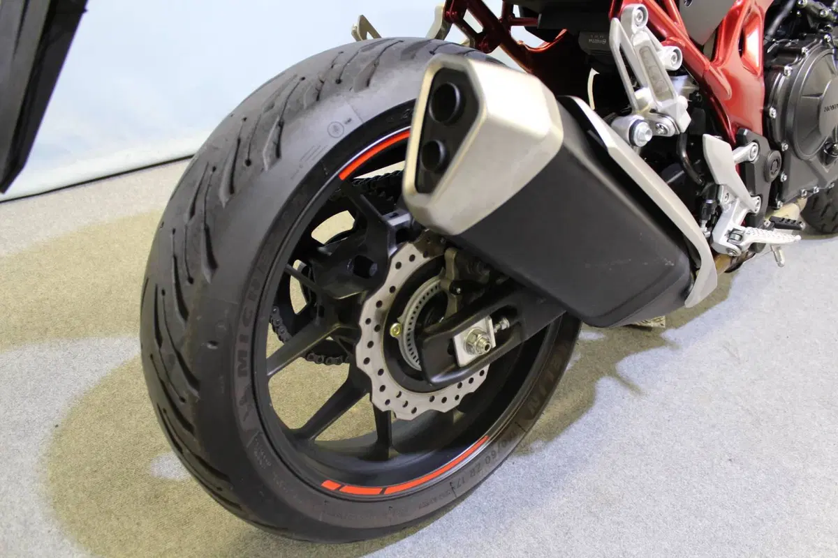 Honda CB 750 Hornet (2023 - 24) (6)