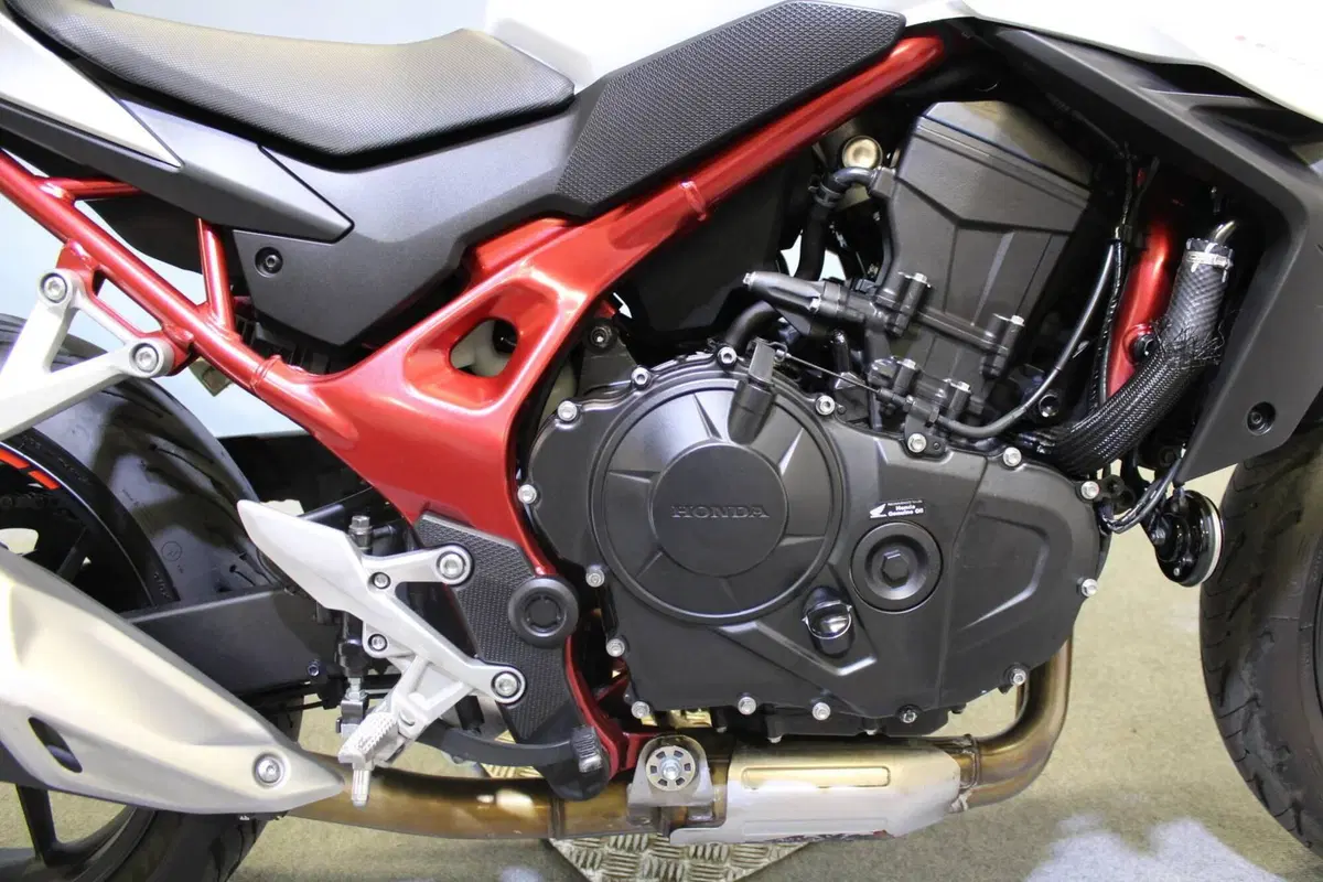 Honda CB 750 Hornet (2023 - 24) (9)