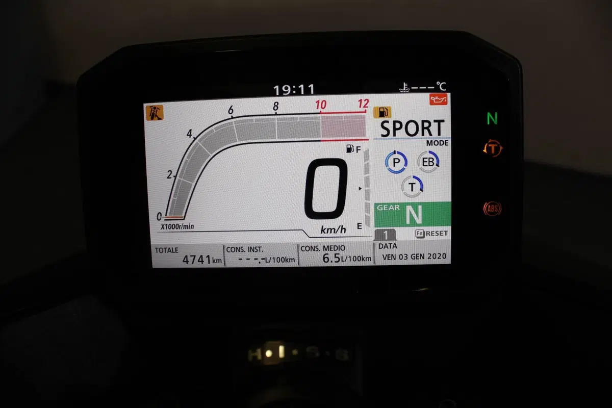 Honda CB 750 Hornet (2023 - 24) (3)