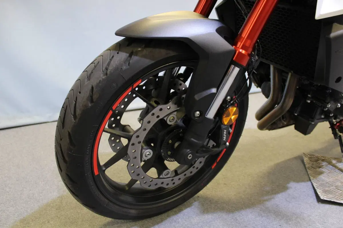 Honda CB 750 Hornet (2023 - 24) (14)