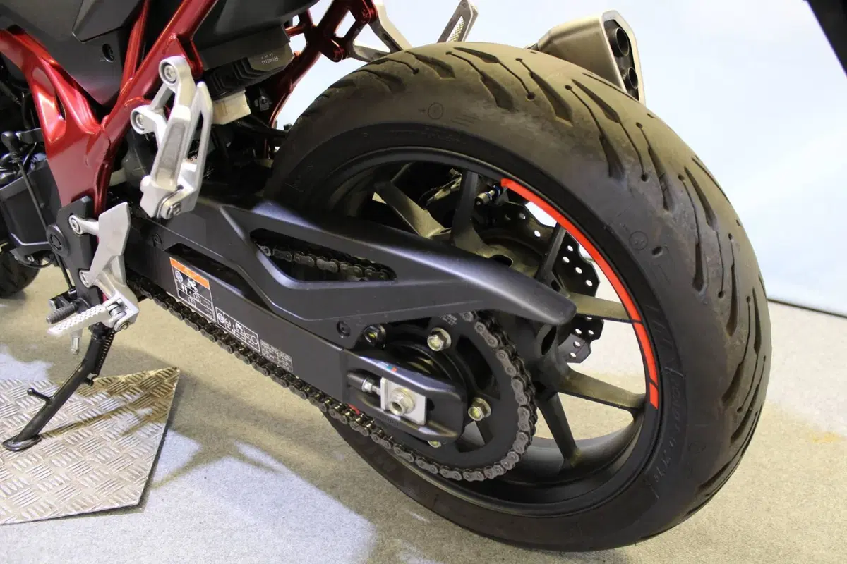 Honda CB 750 Hornet (2023 - 24) (15)