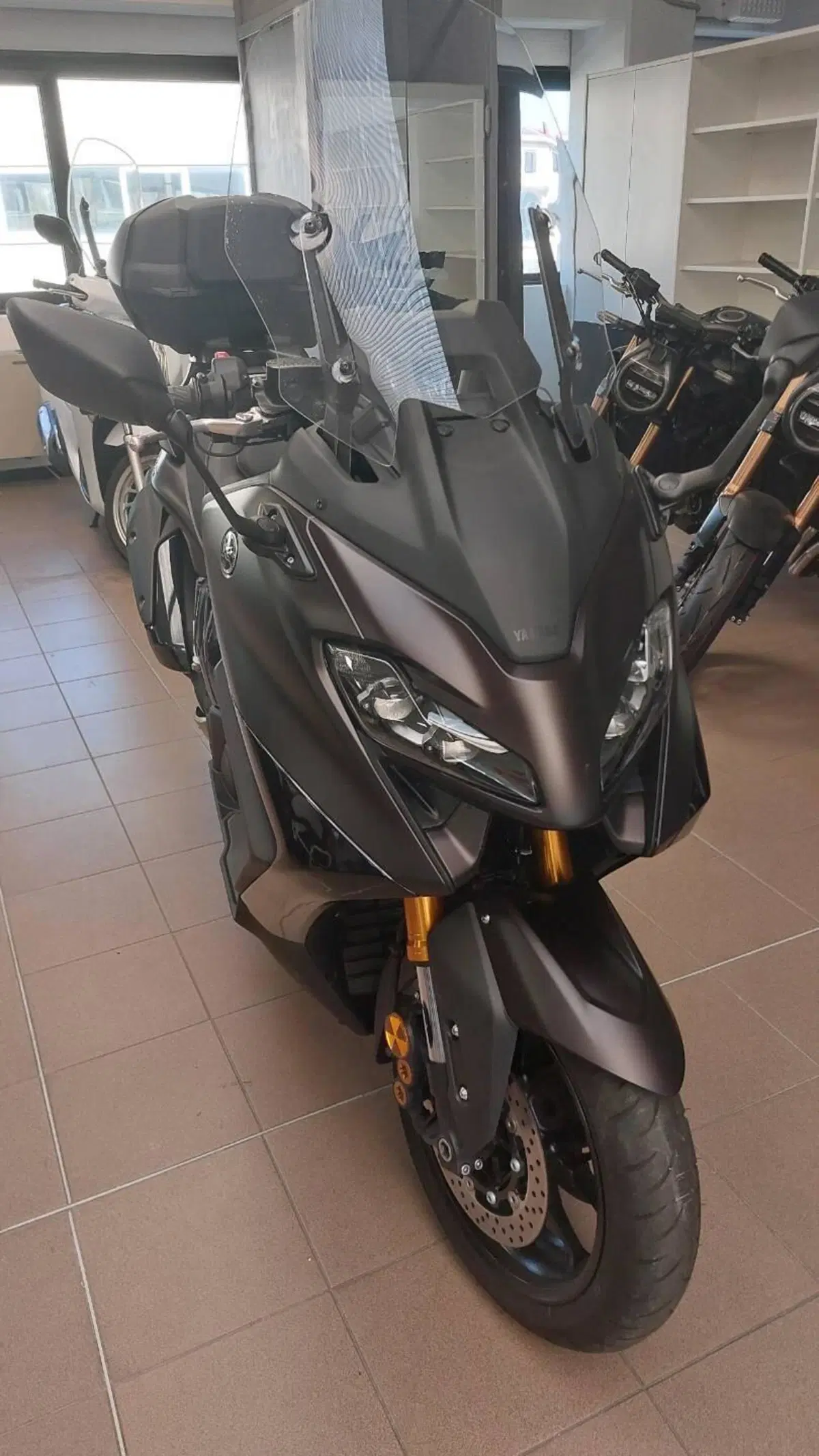 Yamaha T-Max 560 (2022 - 24) (4)