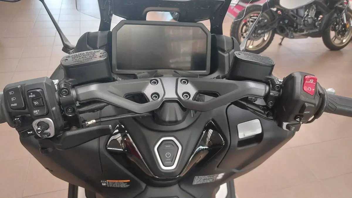 Yamaha T-Max 560 (2022 - 24) (6)