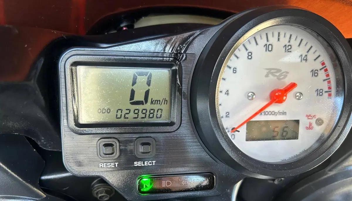 Yamaha YZF R6 (2001 - 02) (4)