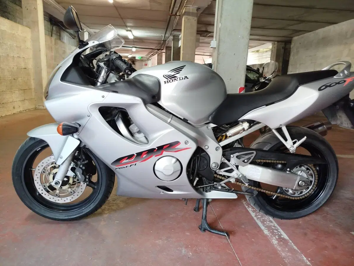 Honda CBR 600 F (2001 - 06) (10)