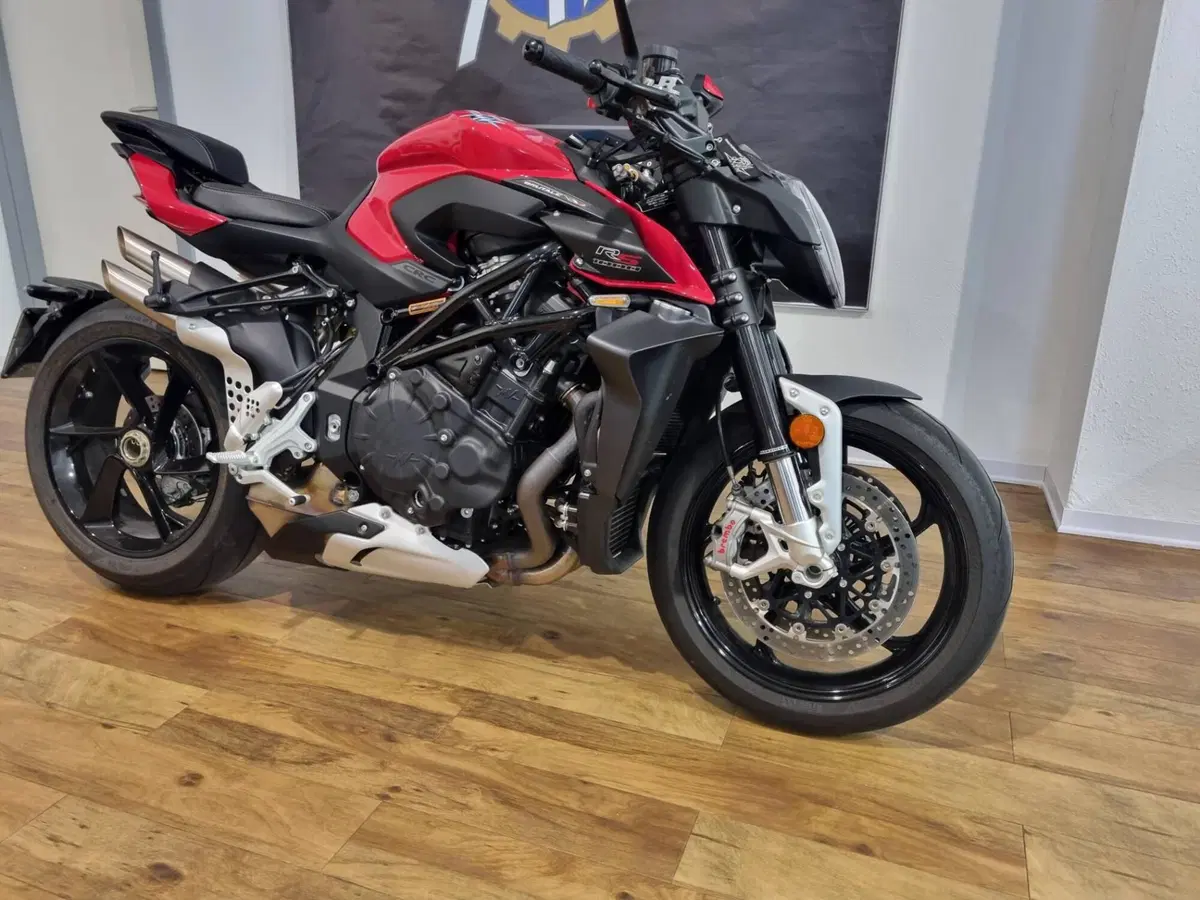 MV Agusta Brutale 1000 RS (2022 - 26) (2)