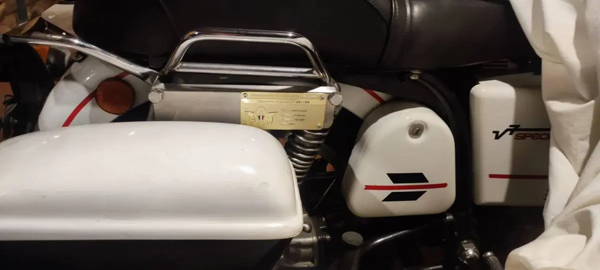 Moto Guzzi V7 750 special (6)