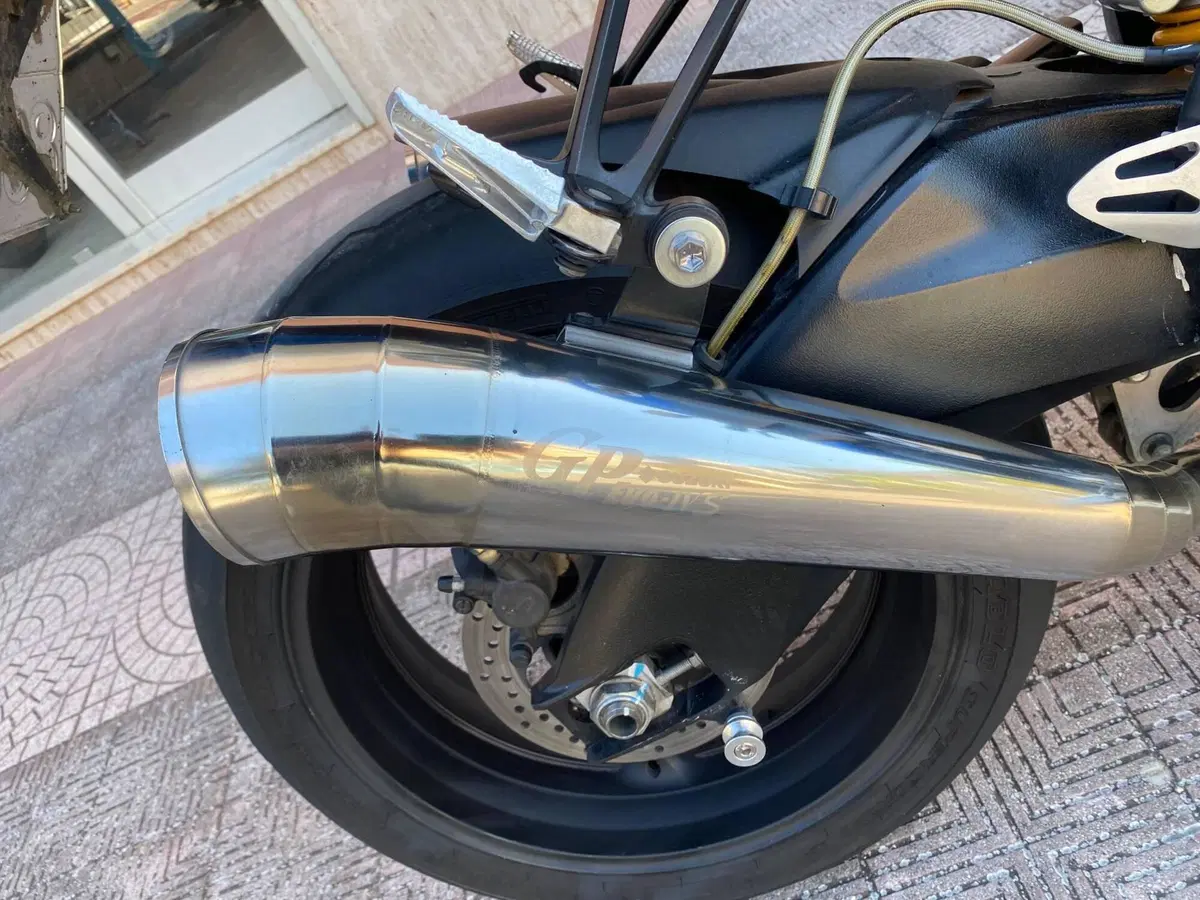 Suzuki GSX-R1000 (2009 - 11) (4)